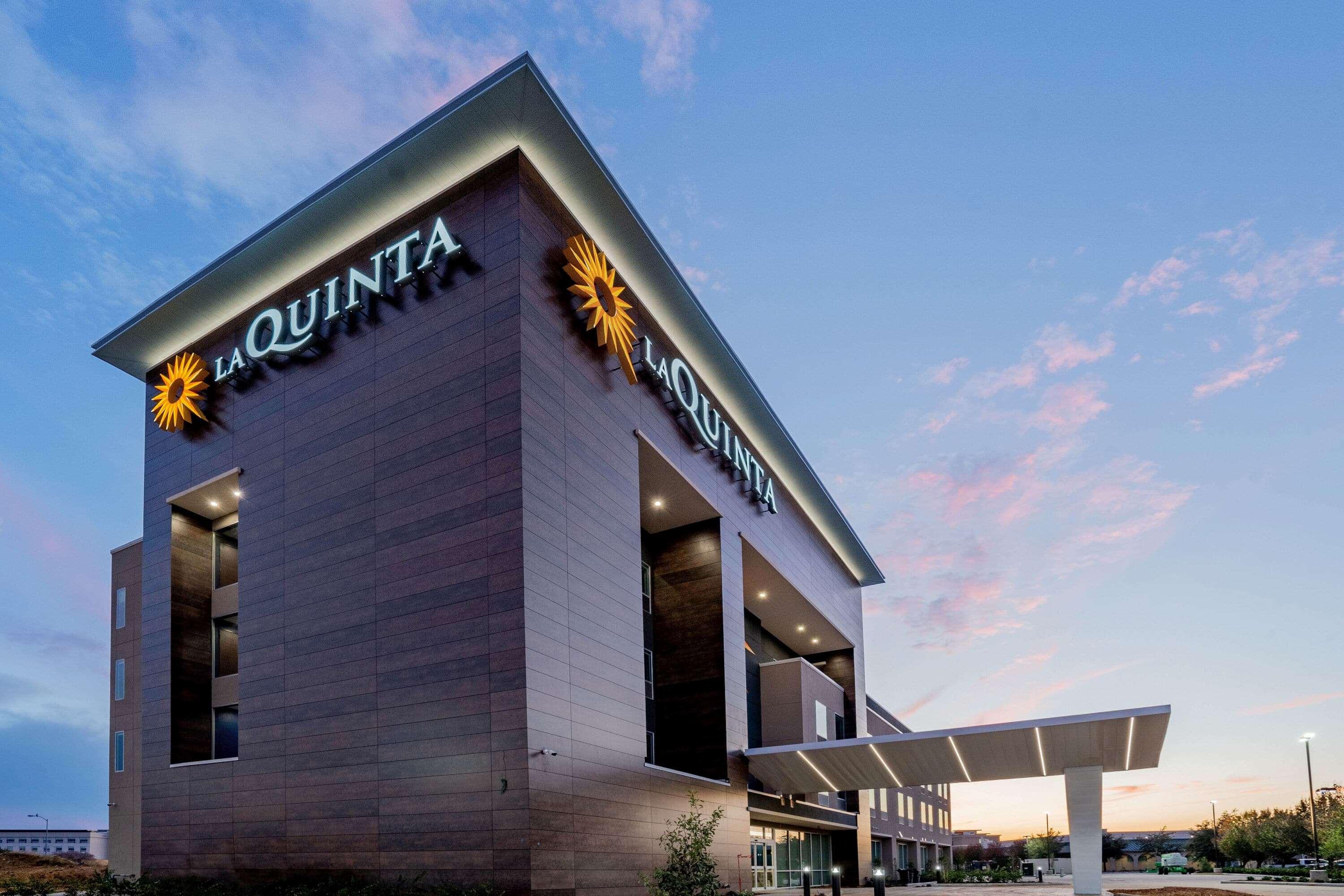 La Quinta Inn & Suites Katy-Mills By Wyndham Katy Exterior photo