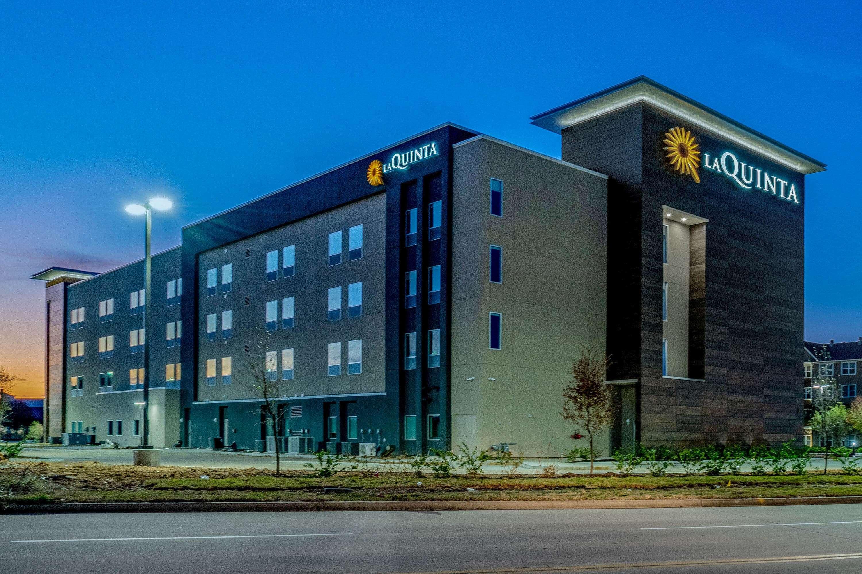 La Quinta Inn & Suites Katy-Mills By Wyndham Katy Exterior photo