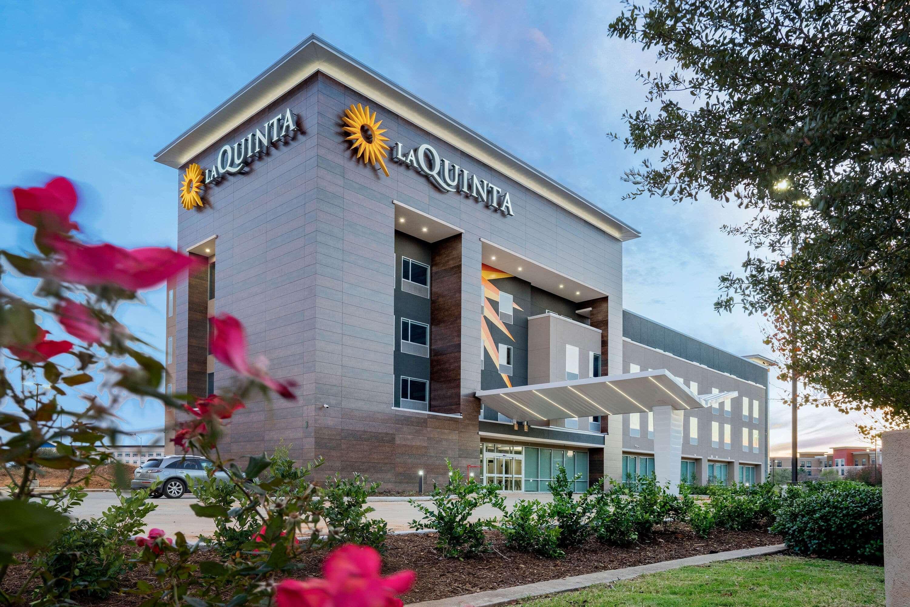 La Quinta Inn & Suites Katy-Mills By Wyndham Katy Exterior photo